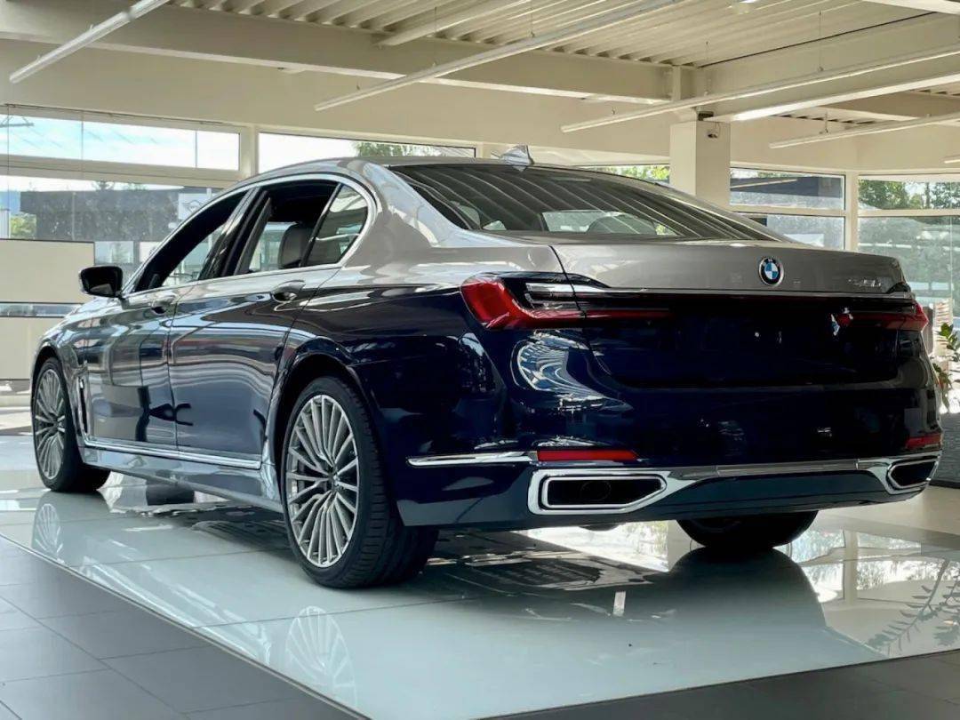 现款vs新款,宝马7系双色车身谁更帅?_搜狐汽车_搜狐网