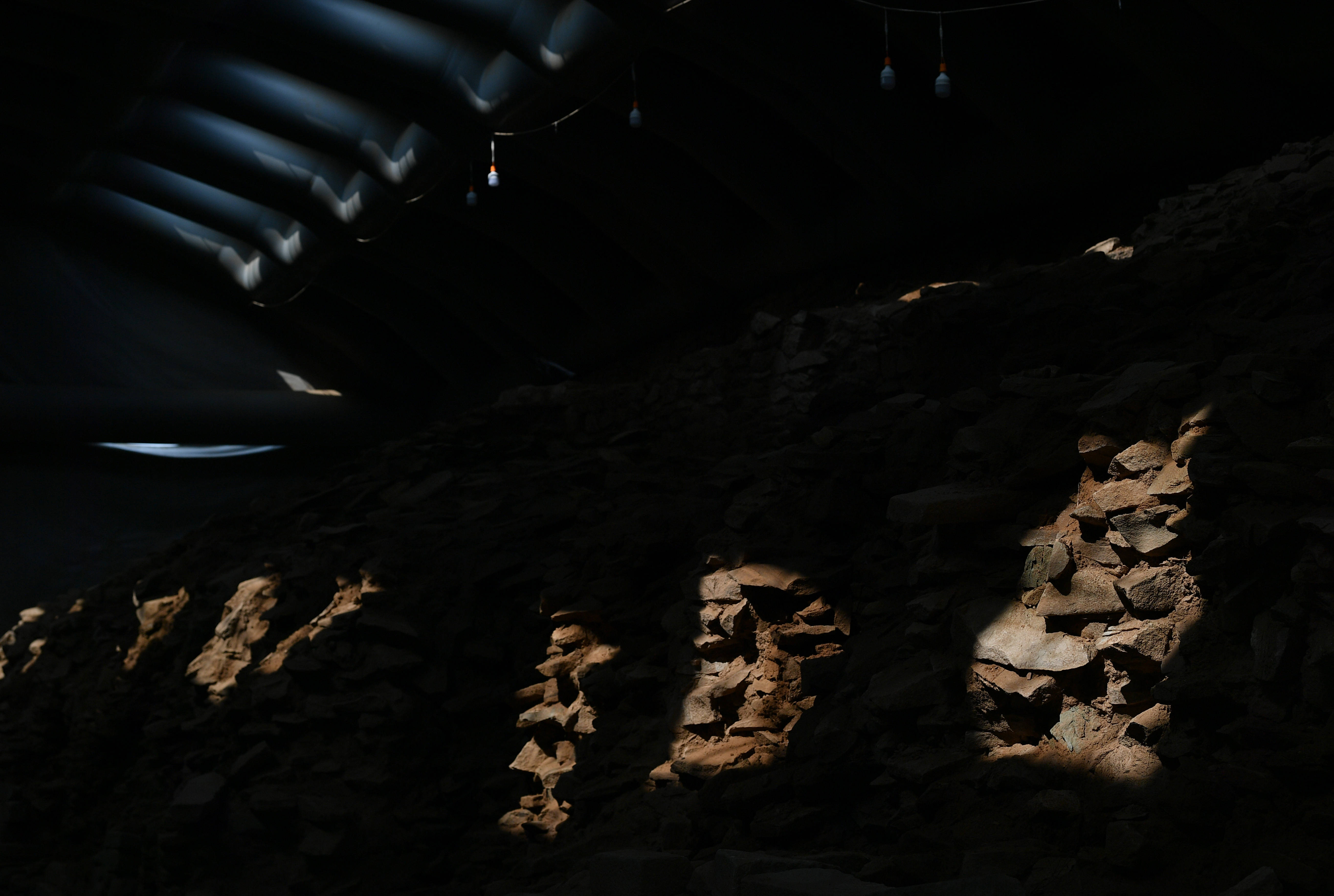 探访"千年古城"陕西神木石峁遗址_皇城_考古工作者_新华社