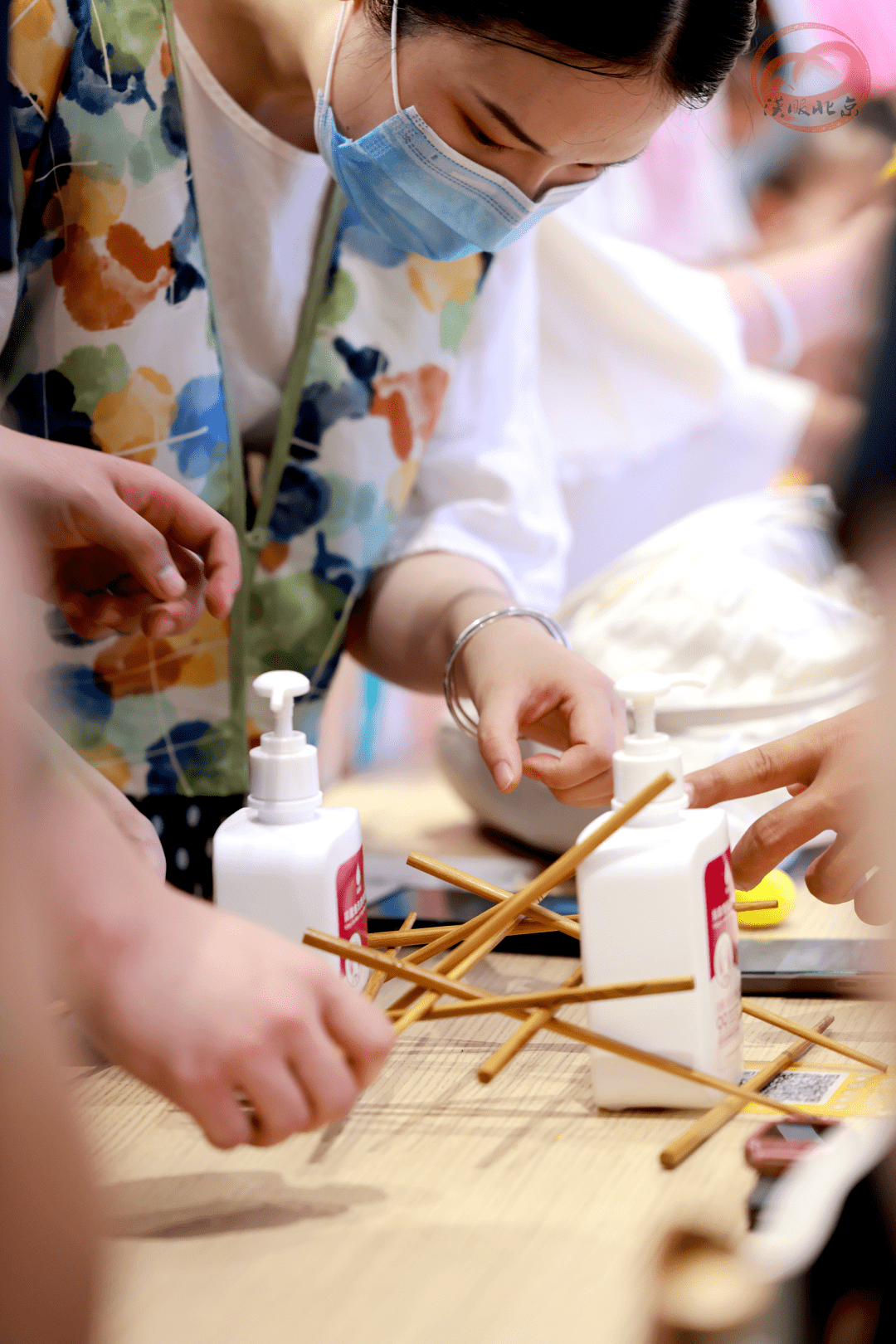 七夕的北京汉服:图书大厦,银汉横斜玉漏催,穿针瓜果饤妆台_汉北娘