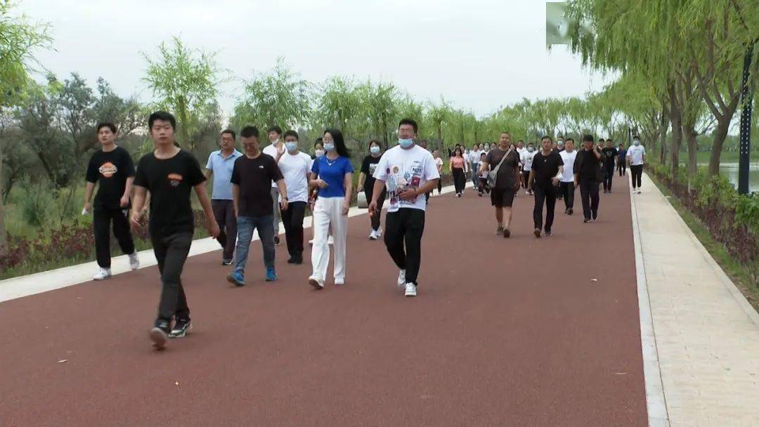 “全民健身日” 高台千人徒步穿越黑河湿地