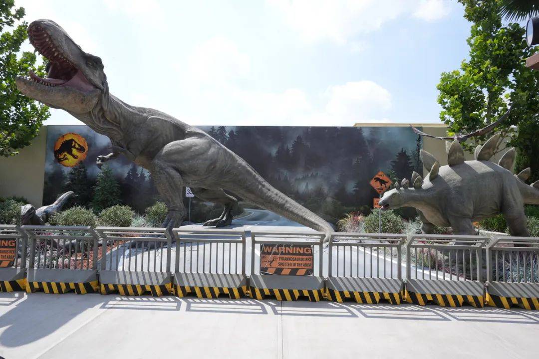 北京环球度假区推出的侏罗纪世界度假套餐,包含北京环球影城主题公园
