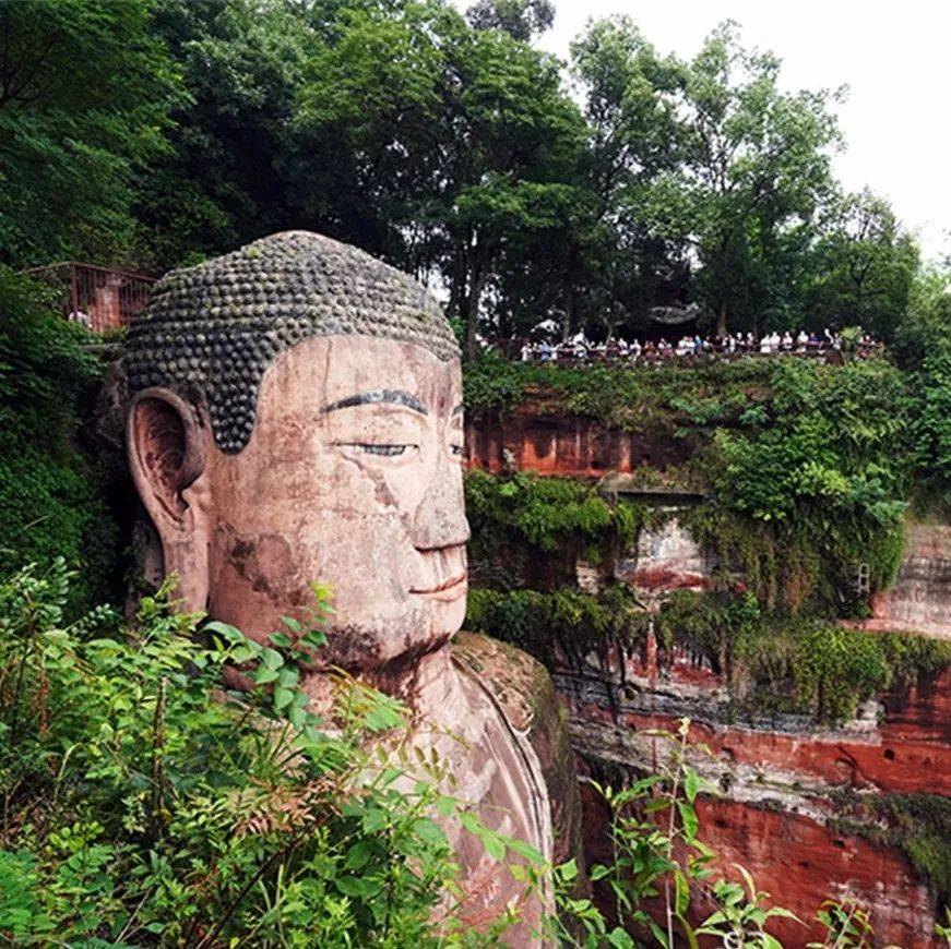 乐言乐语丨带领群山来,挺立大江边_大佛_暮色_乐言