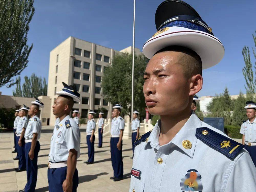 铸峰砺刃 · 淬火成钢——初级消防员晋升培训班正风气树形象队列训练