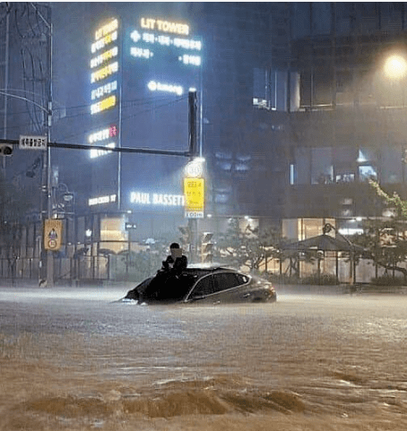 韩国暴雨已致10人死亡，包括两名中国公民，首尔富人区成重灾区