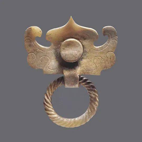 源于史前人们对兽类的崇拜,铺首多被制成虎,螭,龟