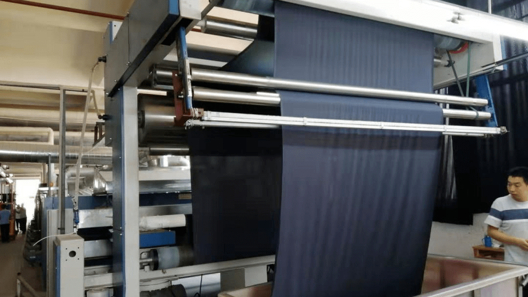 02在利用拉幅定型机的过程中,通过软处理能够进一步提高布匹的质量,使