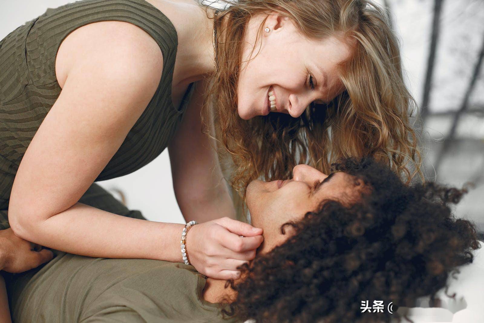 中年女人爱上你的三种"肢体语言",别不懂_动心_我爱你_爱情