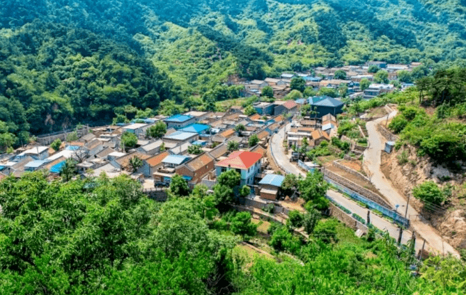 线路点位:下苑村—桃峪口水库—大杨山国家森林公园—银山塔林—草木