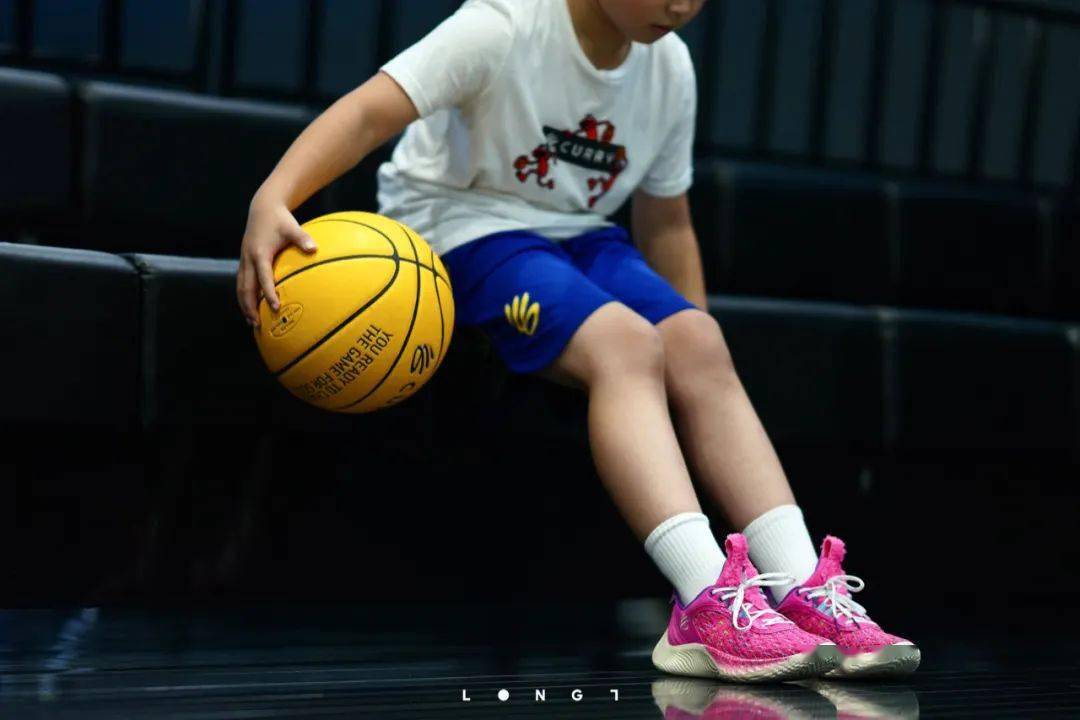 当中国 "小库里" ,遇到一双 "小学生"_curry_宋奕宏_篮球