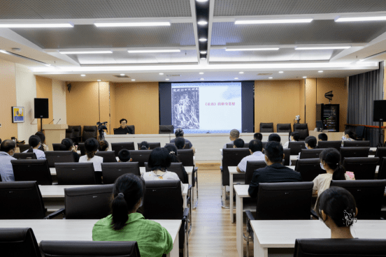 提升道德修養,8月14日下午,市圖書館