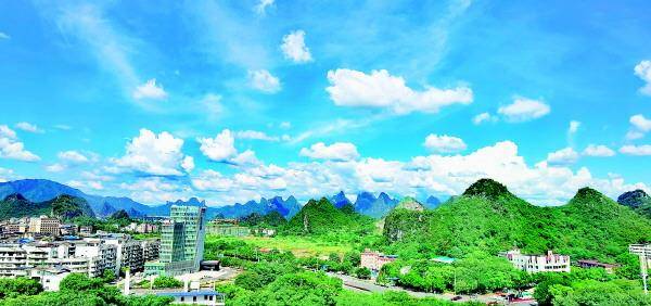 极美！桂林蓝天白云成朋友圈“常态风景”