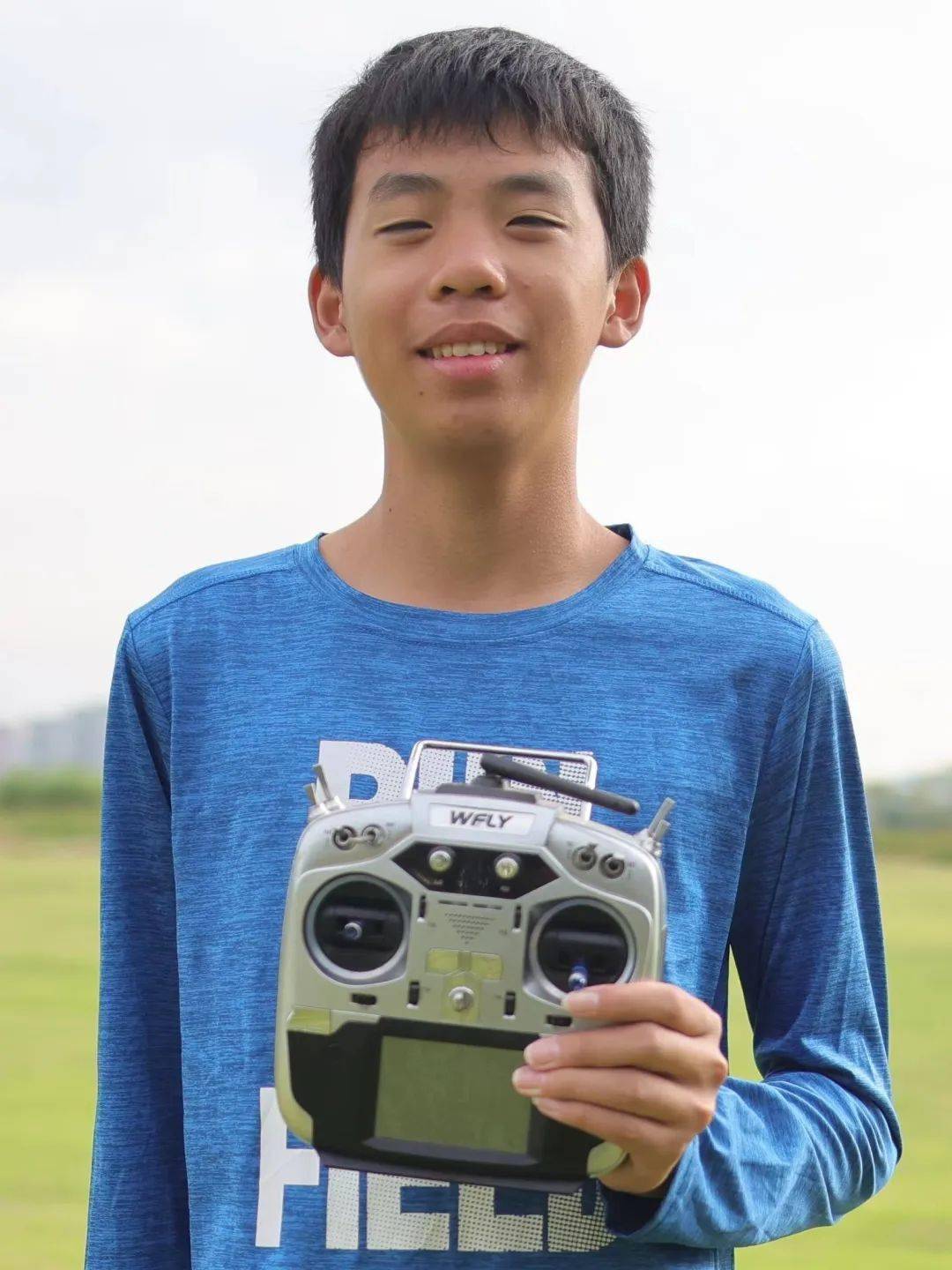 林浩斌:区锦标赛中获得二对二遥控空战(p3z-4)冠军和遥控电动滑翔机