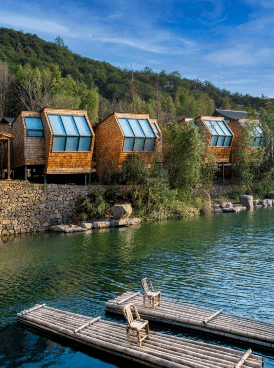 袭承了芳草地一贯的高水准,选址西施故里诸暨,毗邻五泄风景区的马剑镇