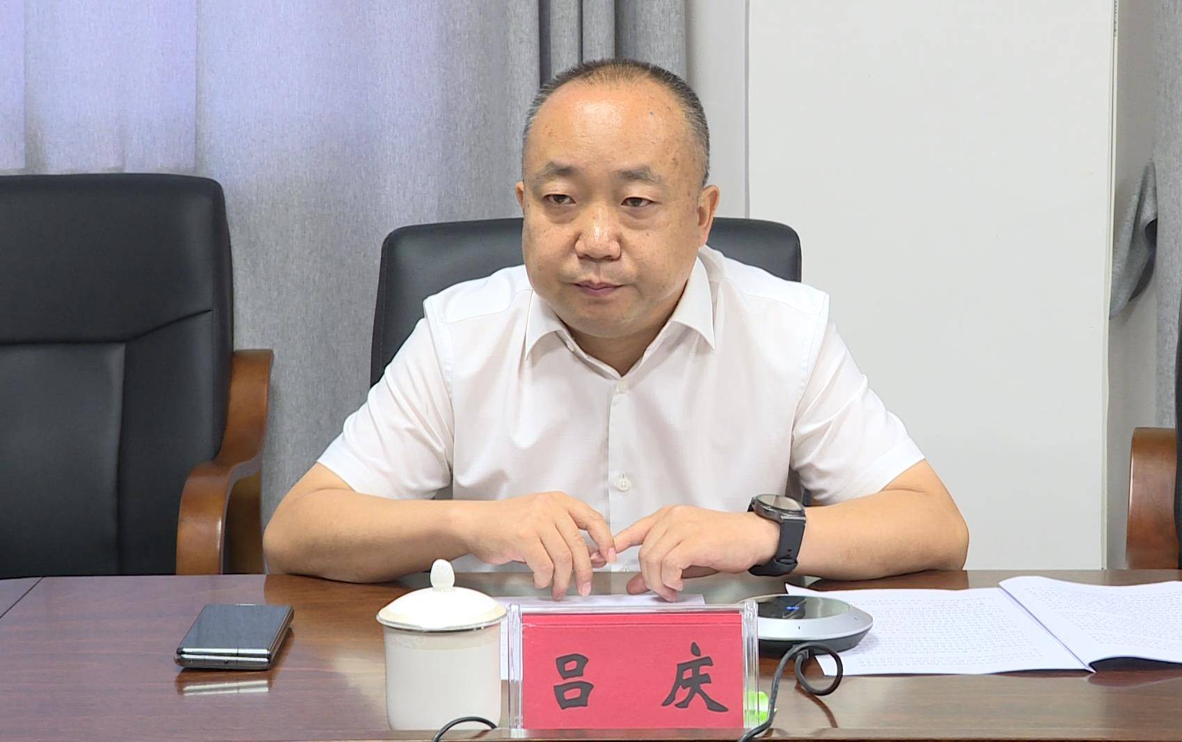 县委书记吕庆讲话会上,双方就定南边寨·水堡项目进行了深入洽谈.
