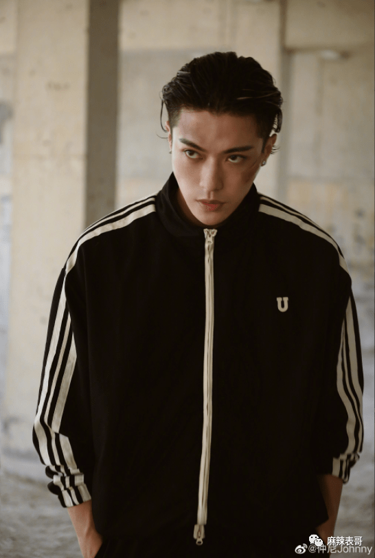 男的叫仲尼,原名黄小沣.网红圈有一对夫妻.