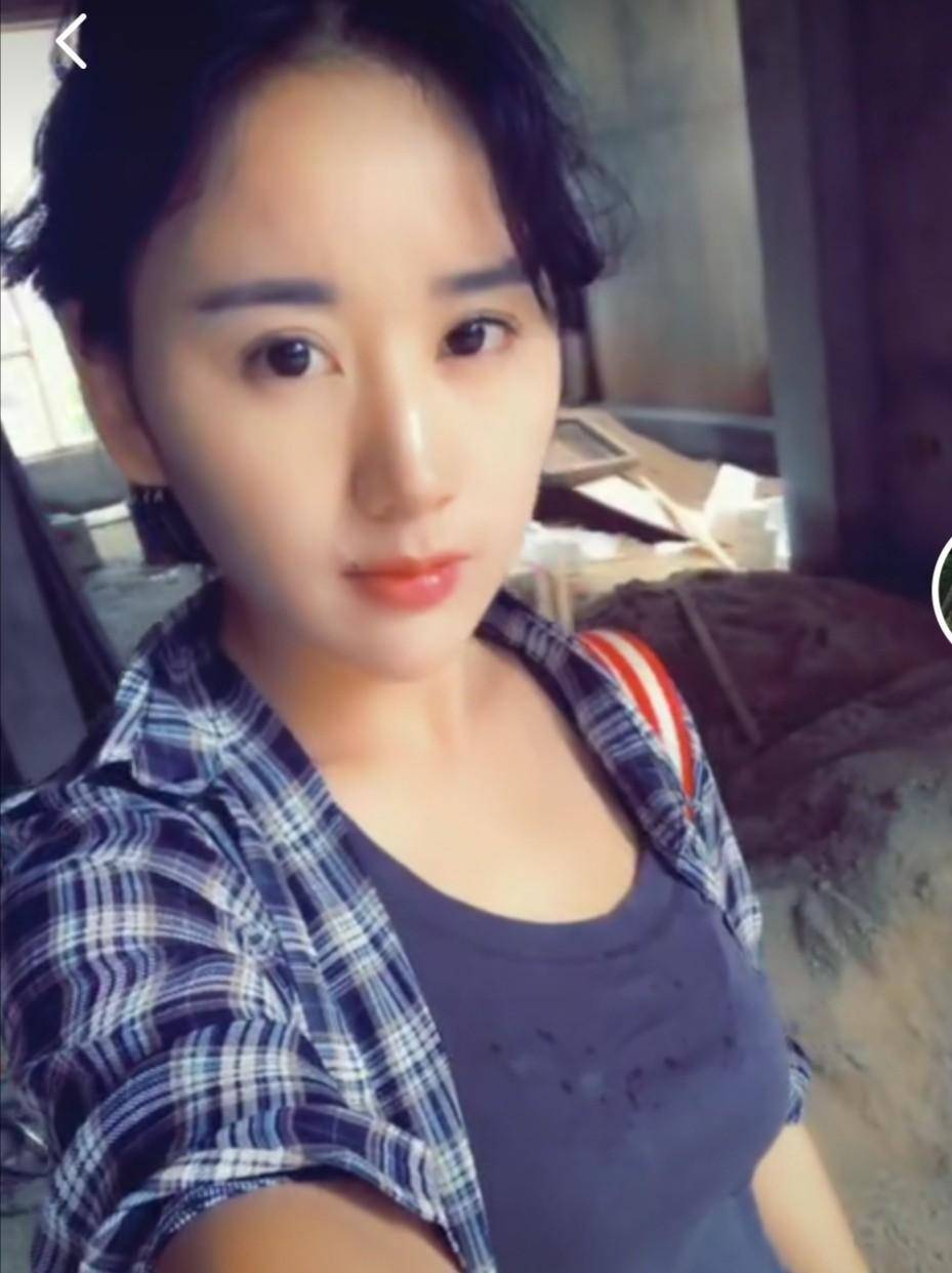 35岁福建美女负债几百万回乡,从离异带娃妇女到千万网红仅用三年_沈丹