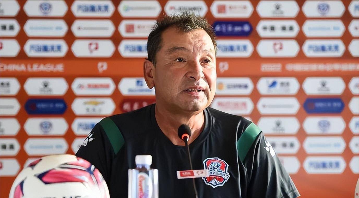 10名u23球员首发的新疆天山雪豹,惨遭江西逆转_比赛_大门_首发阵容