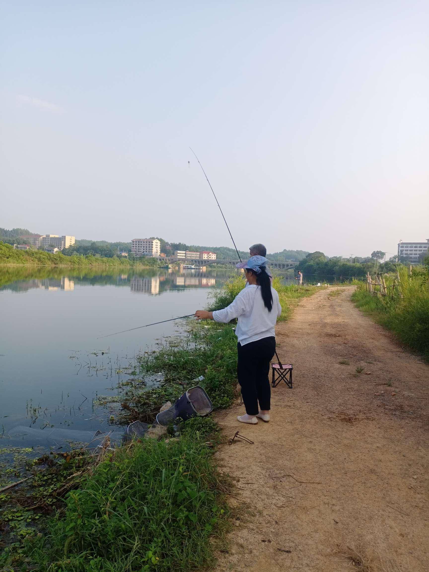 明朗水库钓鱼图片