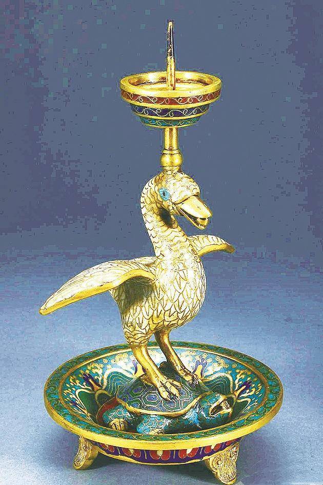 清 铜鎏金掐丝珐琅海晏河清烛台清 霁青釉金彩海晏河清尊清 紫檀海晏