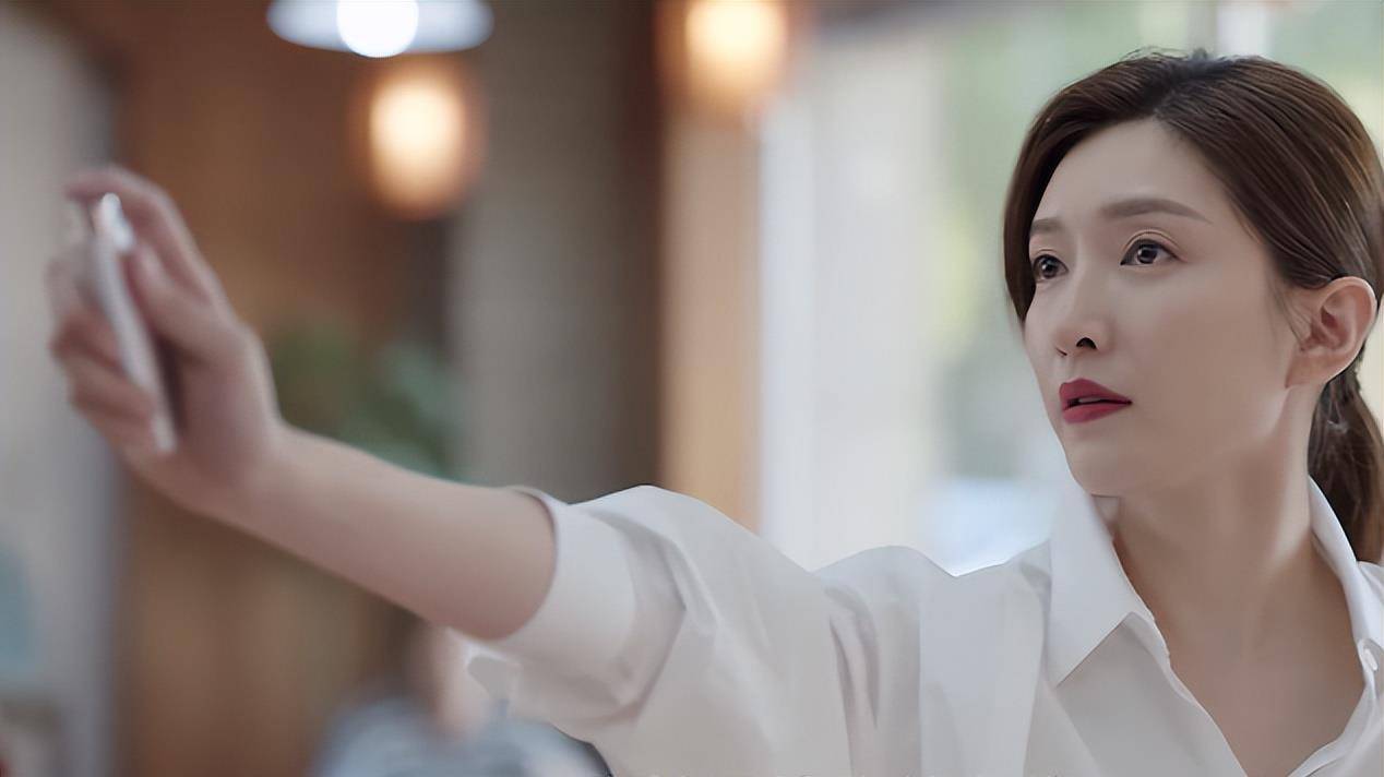 欢乐颂3:忍过了江疏影的"梗脖子",实在忍不了张慧雯的斗鸡眼_余初晖