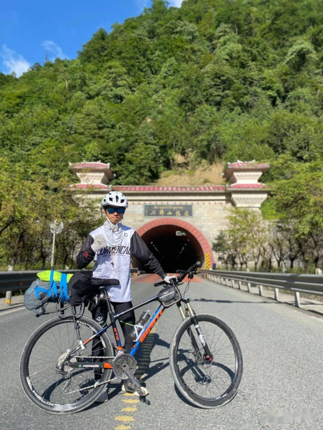 00后小伙18天骑行到拉萨东达山差点被冻坏了