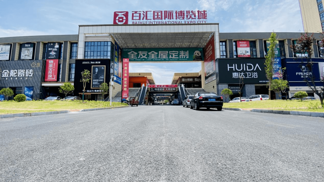 联洋村黄桃基地,果农们忙着分捡和打包▲富森百货固定资产投资增长14