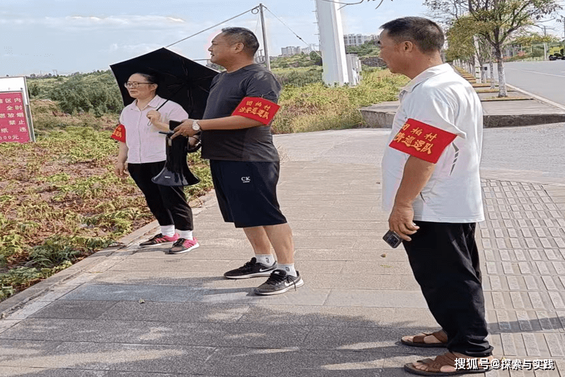 网格员等都纷纷加入到了应对高温天气,抗旱保安全的红袖章队伍中来