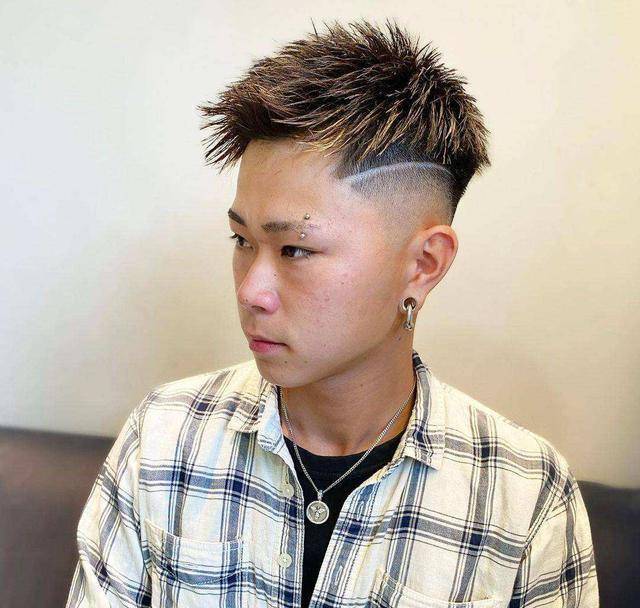 初中生"不良头型"出圈,学校规定"三不过",女生们难以接受_发型_家长