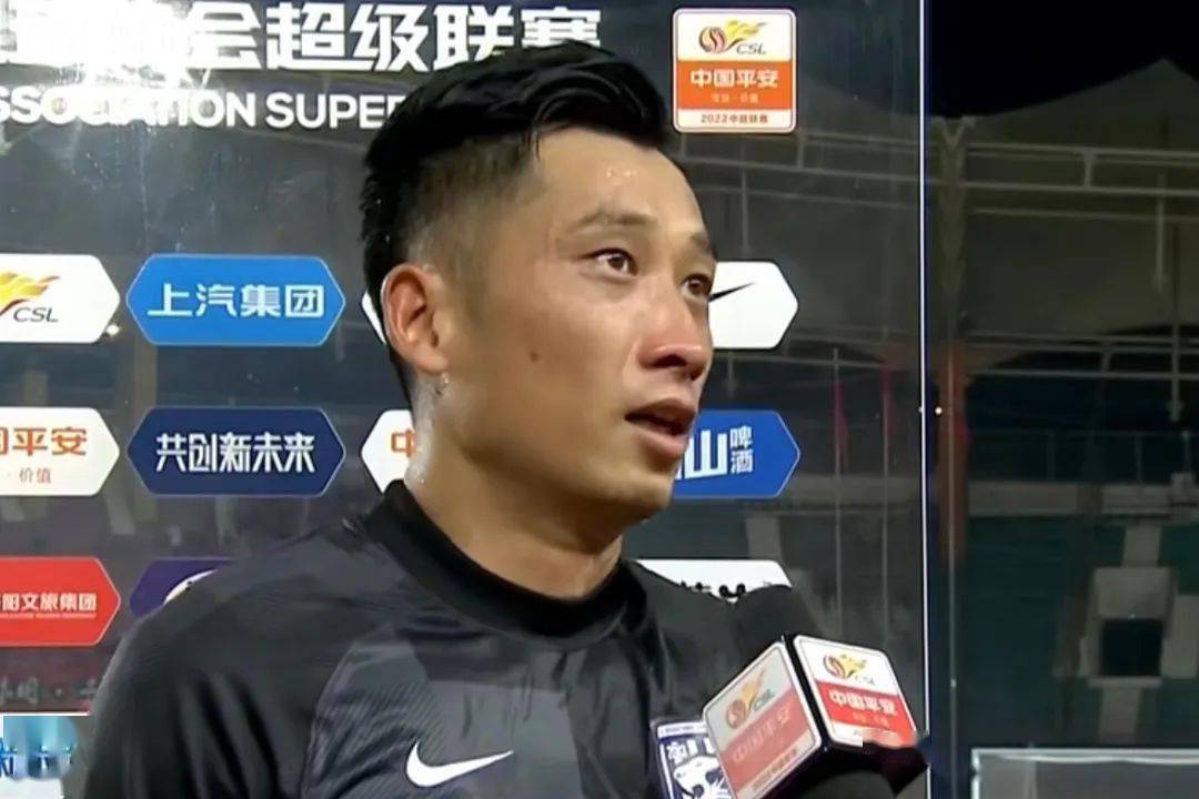 33岁的他迎来"中超首秀"_吴飞_武汉_球迷