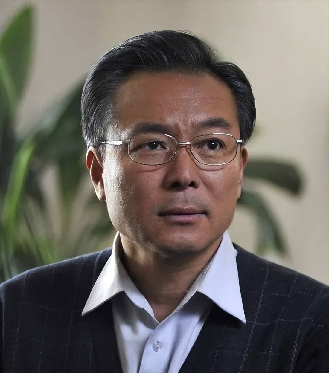 8位意外猝死的明星,最大的68岁最小的25岁,个个让人惋惜_李艾佳