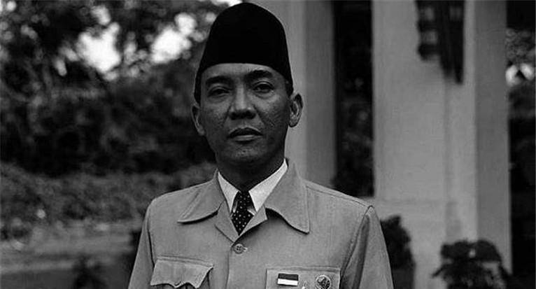 尼西亚国父,56岁时候爱上17岁少女,当场宣布:我老婆_苏加诺_印尼_独立