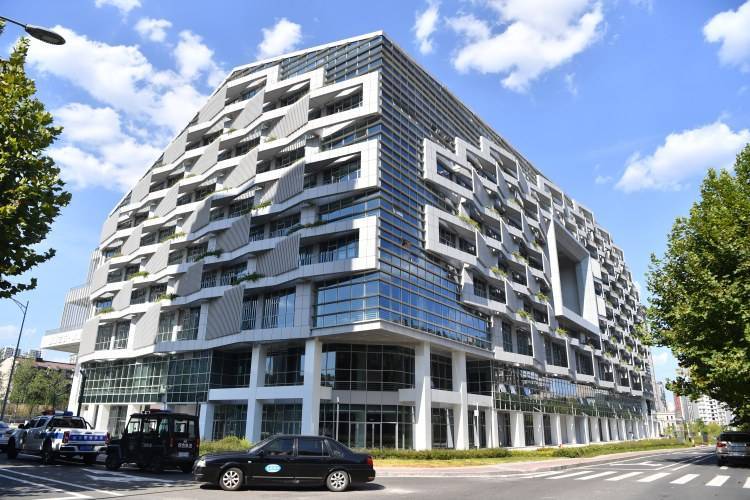 上游新闻记者提前进入这里打探,在重庆数字大厦数字产业中心展厅门口