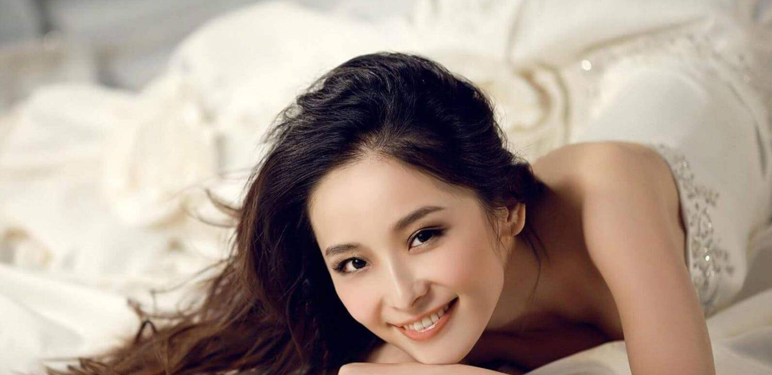 出道就得张艺谋赏识,与罗晋恋爱两年无果,今合作任嘉伦终于走红_李曼