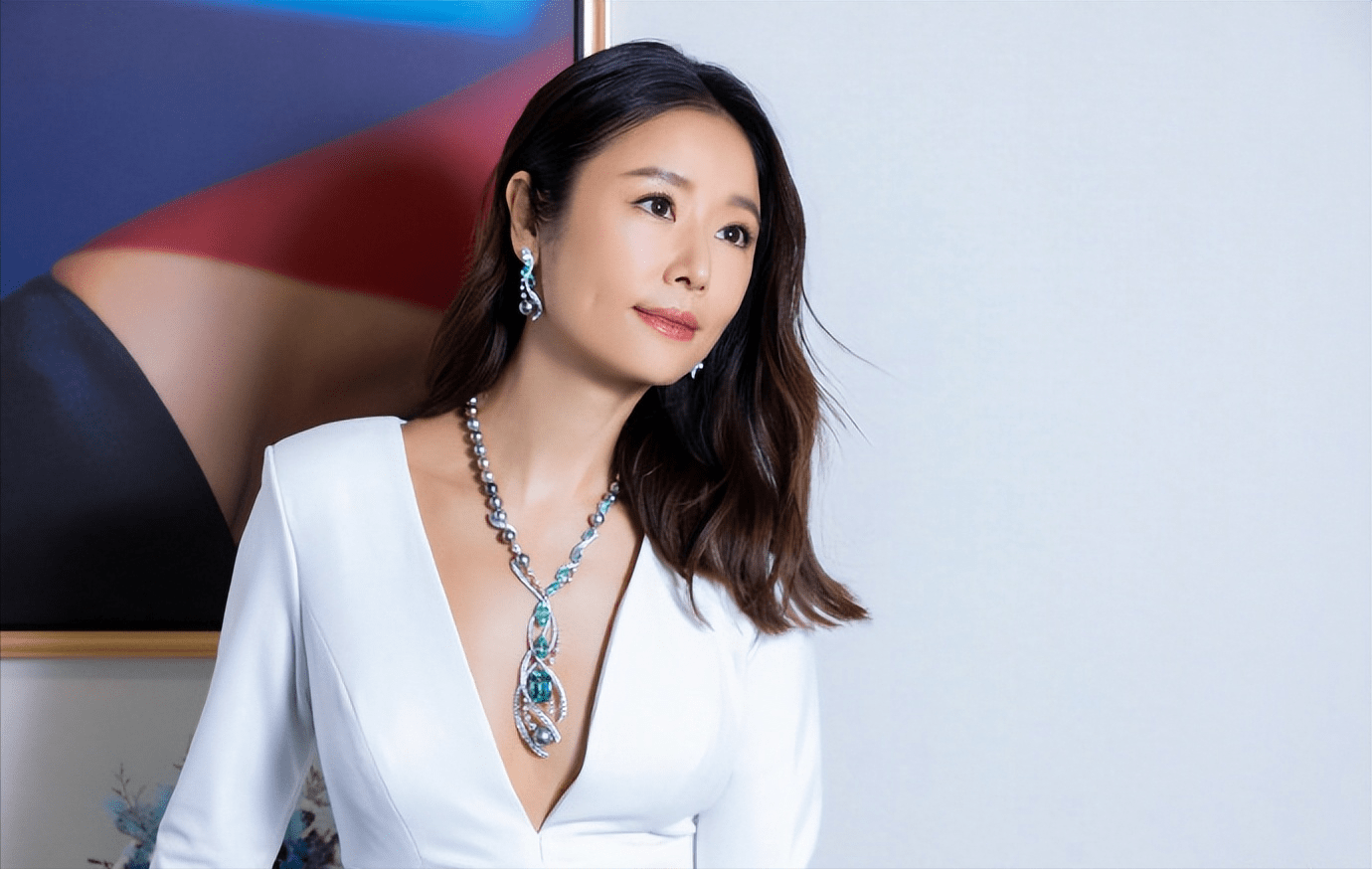 林心如穿深v大方晒近照,面容憔悴气色差,脸部发福瞅着略显老态_感觉