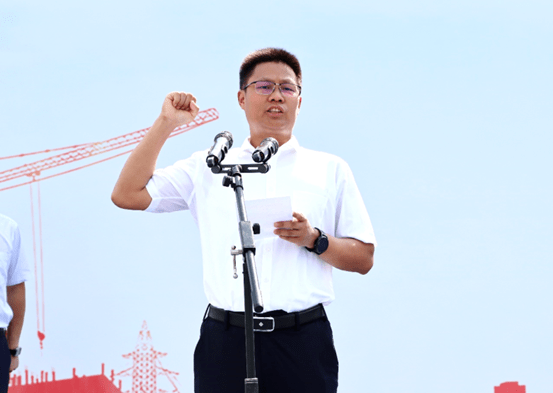 无锡市政府副秘书长,市城市重点建设项目管理中心主任黄伟祥宣布活动