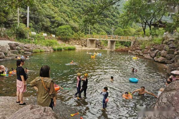 今天中午，杭州一避暑胜地有男孩溺水！生命垂危！那一刻，两个孩子的妈妈哭了…
