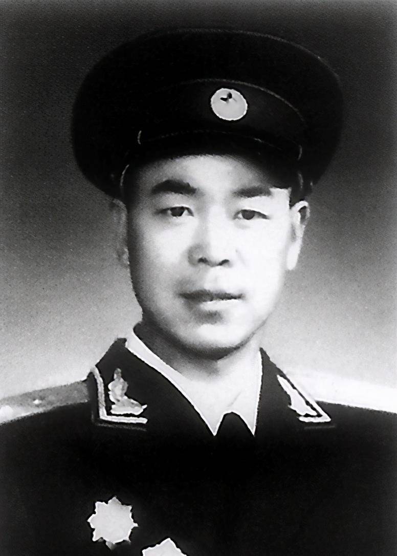 岳振华用2年时间,击落4架u-2侦察机,被破格提拔为大校营长_敌机_飞机