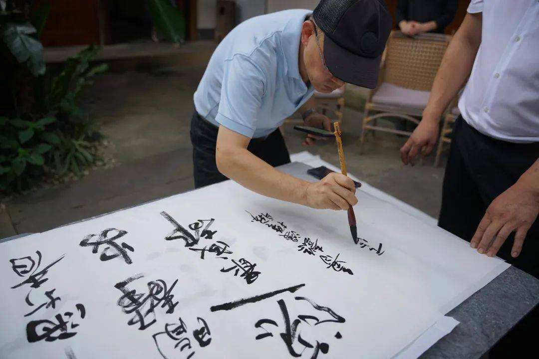 舞绣筵—张书林清代马面裙收藏展于成都盛大开幕_展览_桉树林_传统