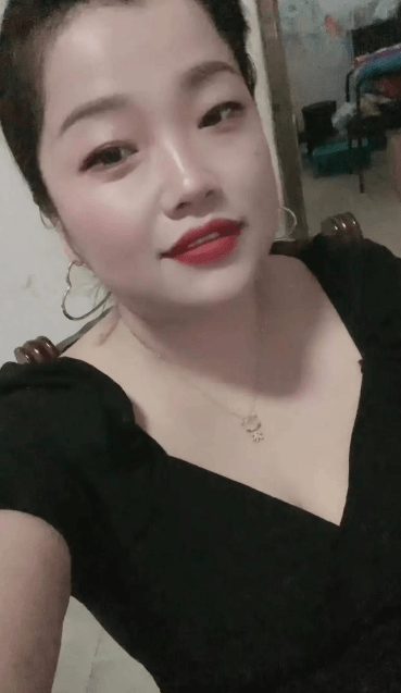 网红离异后回娘家被家人搜身,喝下百草枯,至今未脱离生命危险_星姐