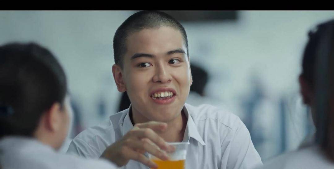 熟悉纳奈本性的同学们,看在眼里,却没有一个想要拯救这个半只脚踏入