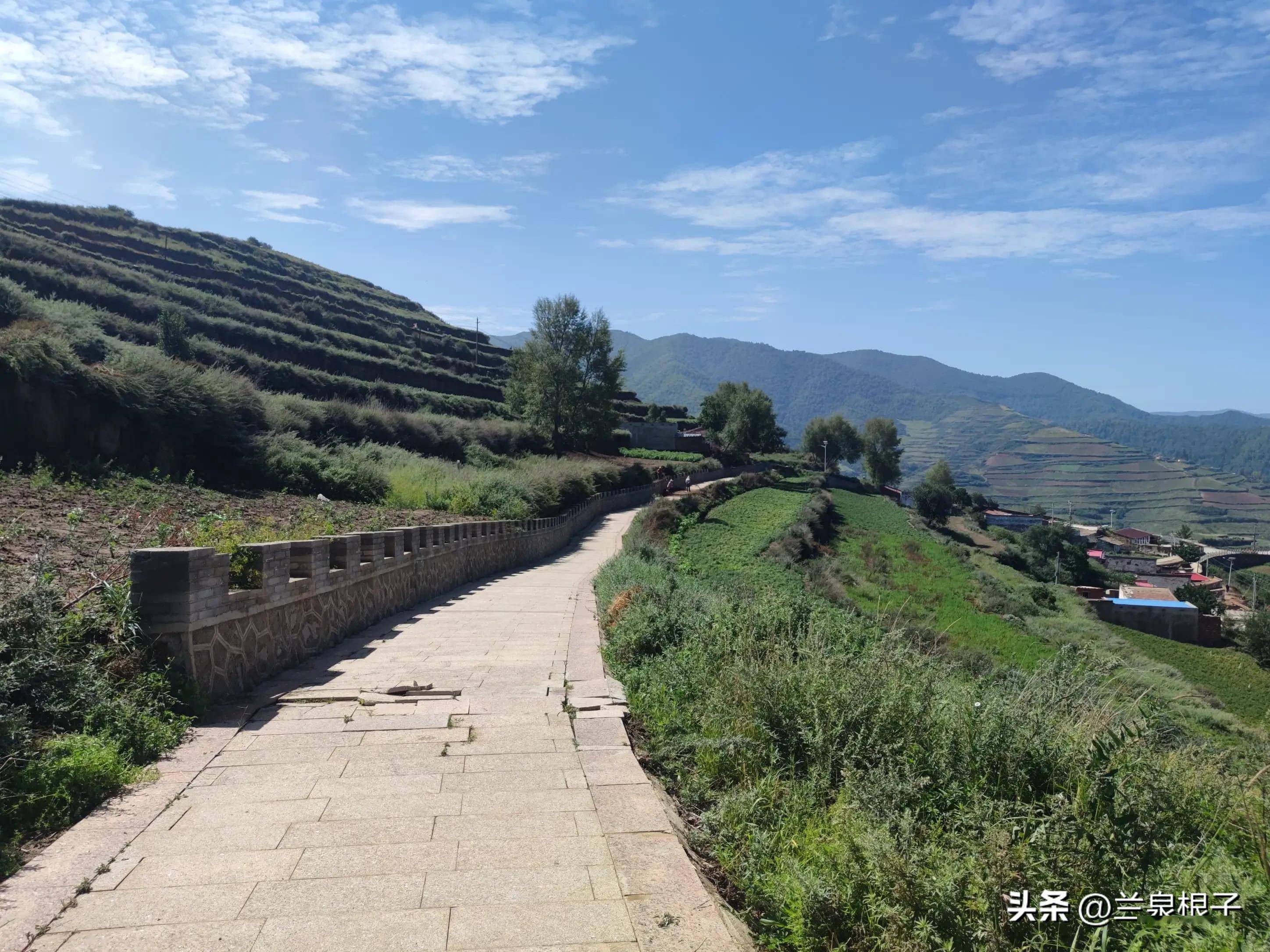 初秋时节行游兰州南部大山深处阿干镇深沟掌村_群山_景区_嘴山
