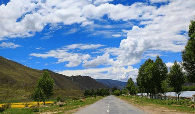 西藏有一条绝美公路，风光可与独库公路相媲美，堪称自驾者的天堂