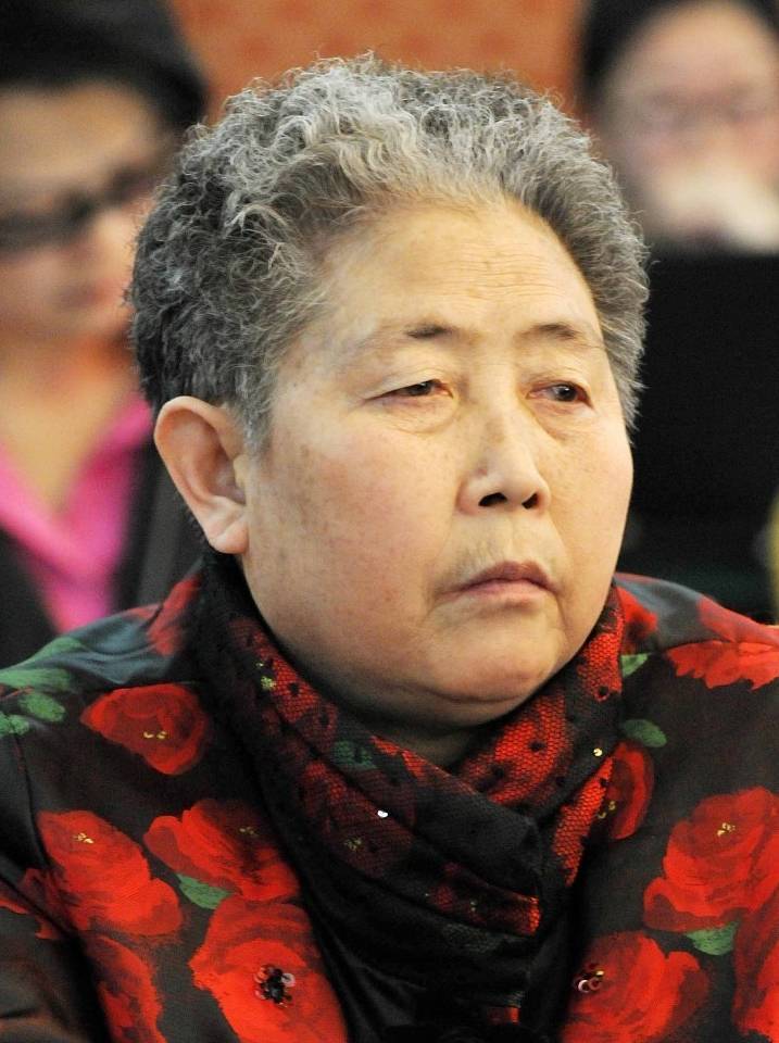 后来,陶华碧积攒了一些钱,便在贵阳南明区的一个街边,自己用砖头盖了