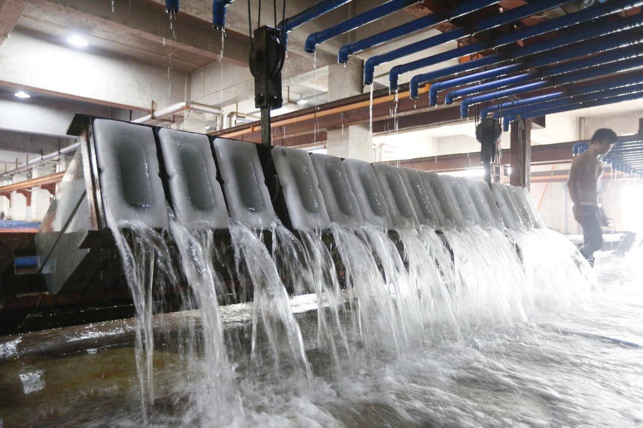 制冰厂是怎么造出这么多冰的?