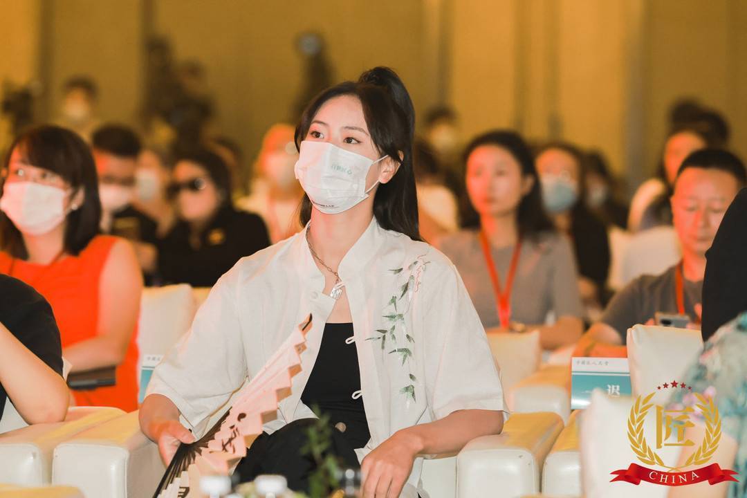 "峨眉女侠"凌云的"纵横秘笈":武术已成为自己和世界对话的方式_手艺