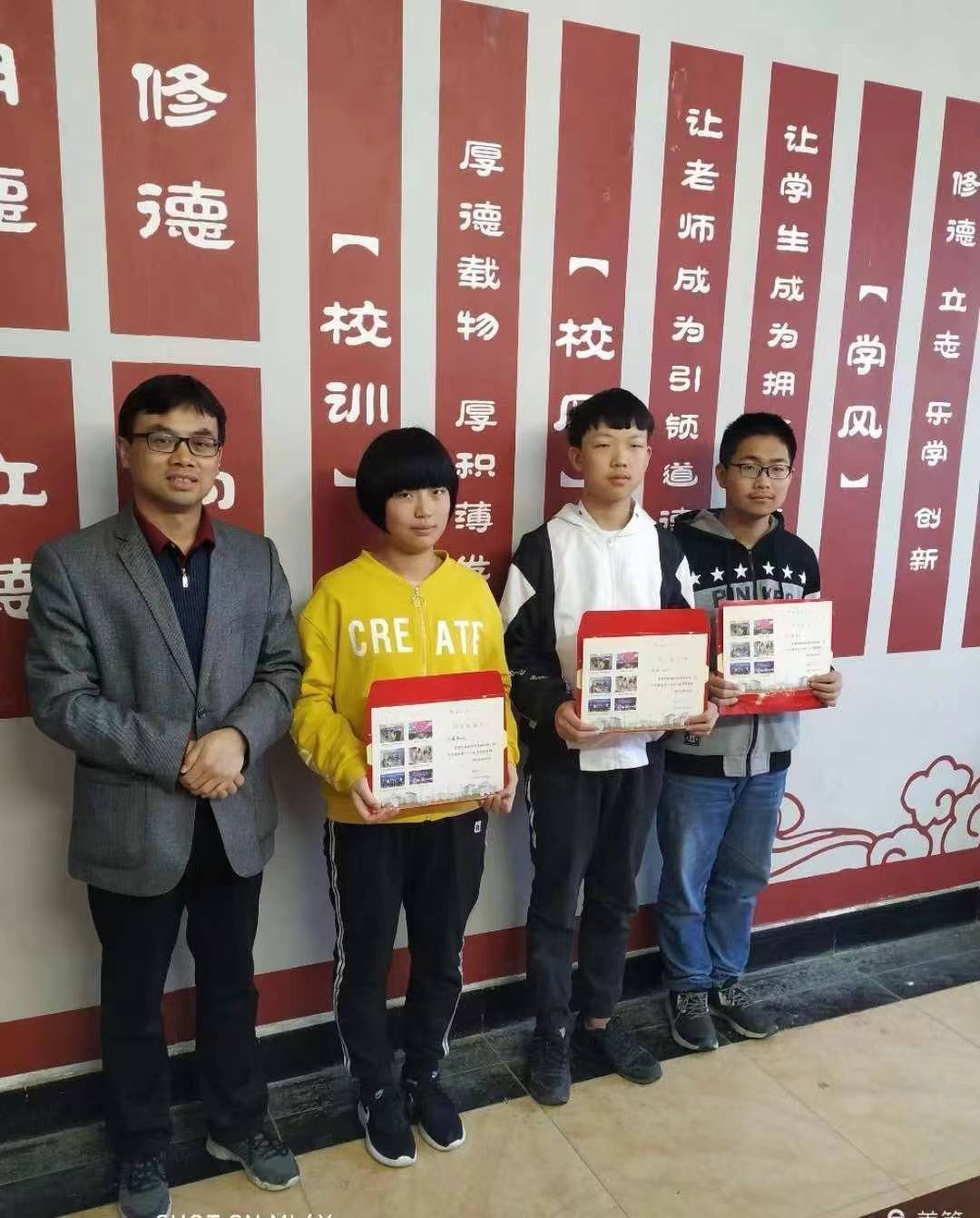 2006年7月,学生潘朝强以麻城市中考第一名的成绩被黄冈中学录取,三年