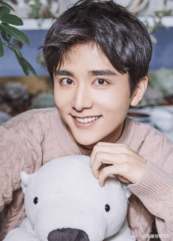 谁说张新成是"小奶狗"?