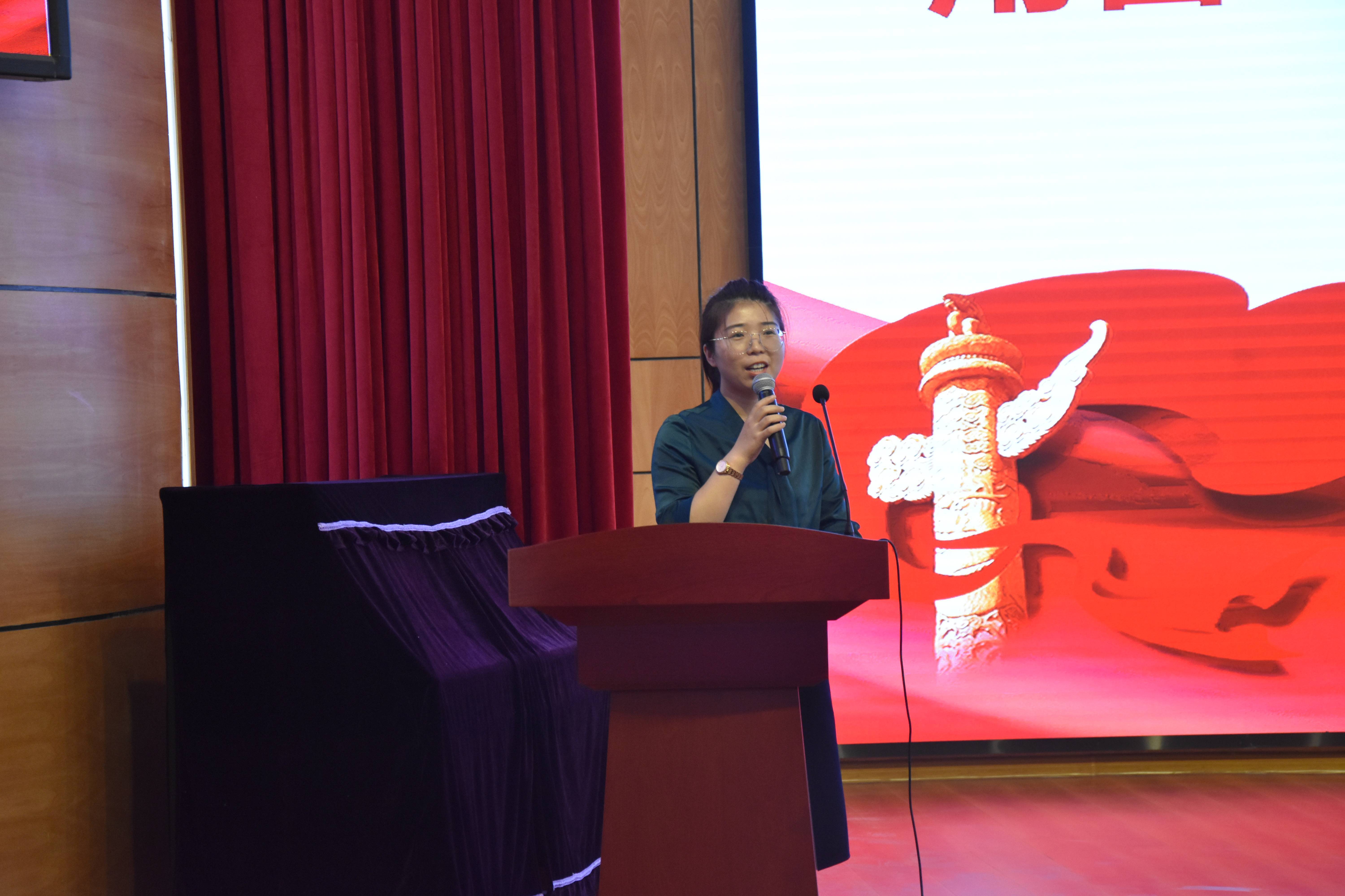 会上,刘胜楠副校长首先对2022年的德育工作的大方向进行了规划,阐述了