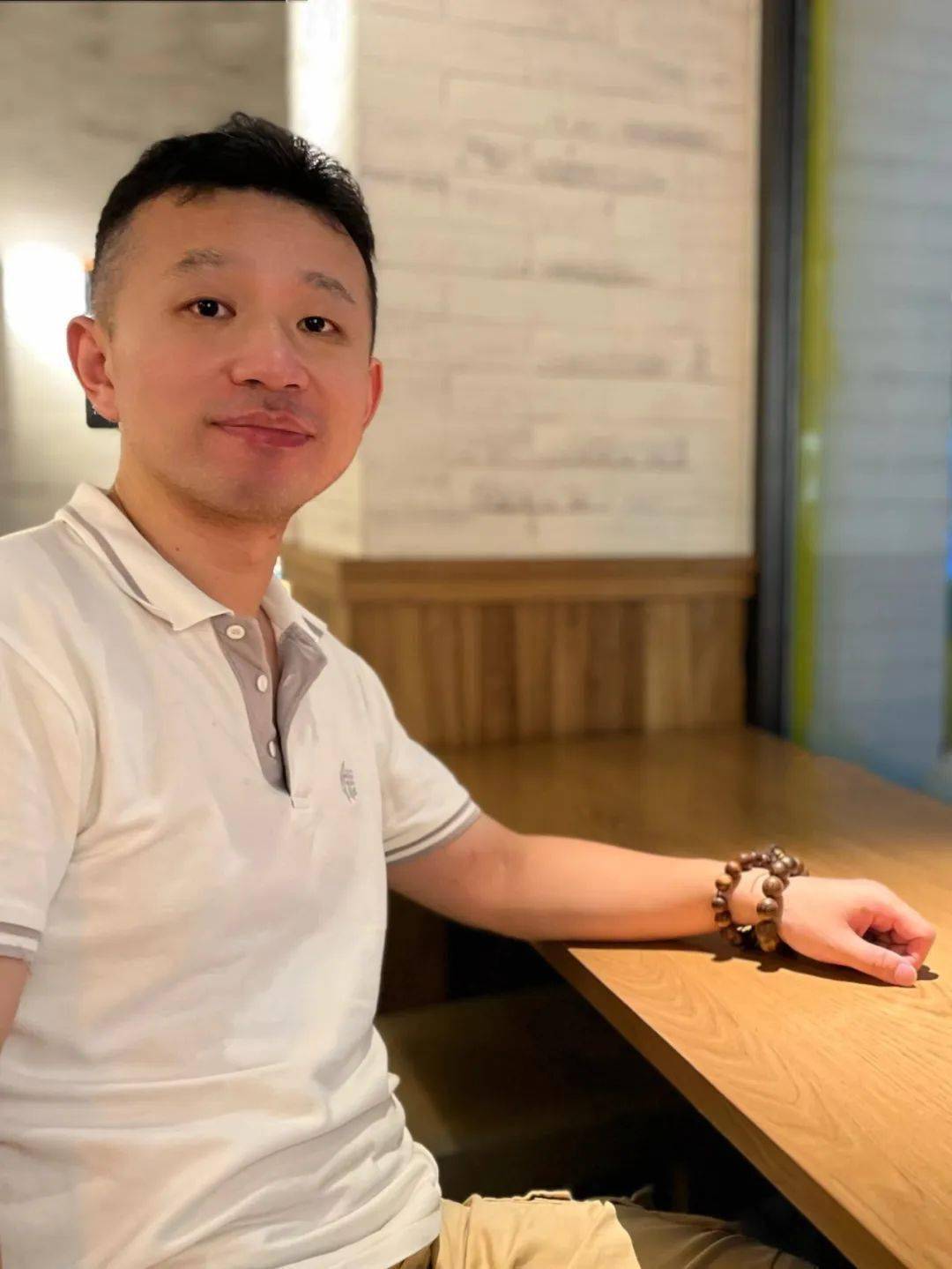 王启元,浙江鄞县人,复旦大学古籍所博士,宗教学博士后,现为复旦大学