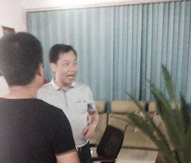 文联主席写诗遭差评，怒砸办公室电脑，被要求留证据：砸字咋写？